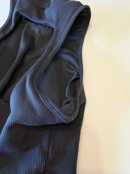 ALO Yoga Goddess Ribbed Dynamite crop tank black small - Picture 6 of 7